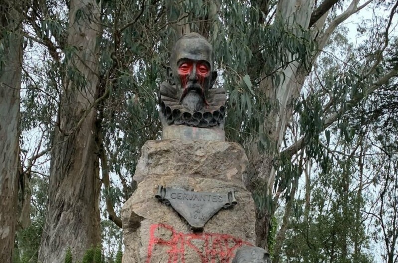 <p>La estatua de Cervantes vandalizada en el Golden Gate Park de San Francisco.</p>