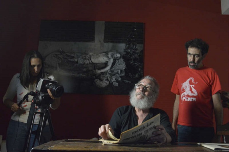 <p>Carlos Bosch (centro) en una imagen del documental 'Sombra de luz' (2018).</p>