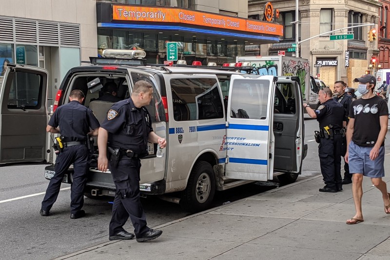 <p>Furgoneta de policía en Nueva York en junio de 2020.</p>