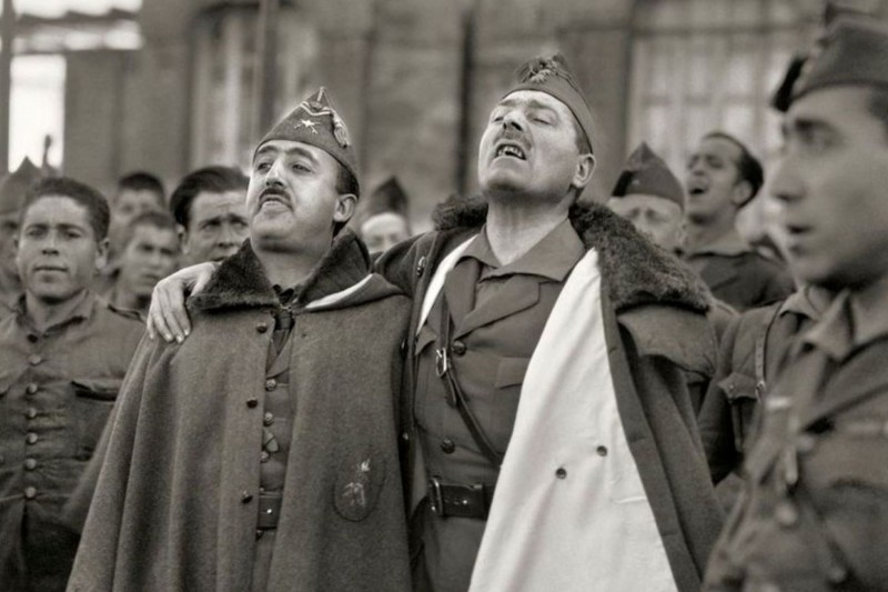 <p>Francisco Franco y Millán Astray, en el cuartel de Dar Riffien (1926).</p>