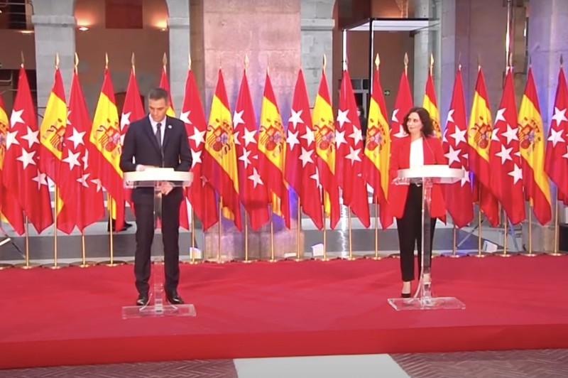 <p>Pedro Sánchez e Isabel Díaz Ayuso ayer en la rueda de prensa conjunta.</p>