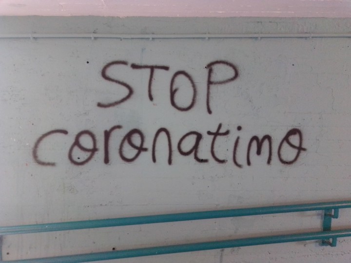 <p>Grafiti negacionista en Valladolid el pasado junio.</p>