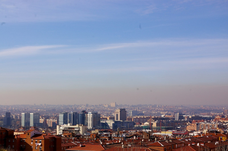 <p>Vista de Madrid (y su boina de contaminación) desde el Cerro del Tío Pío en Vallecas.</p>