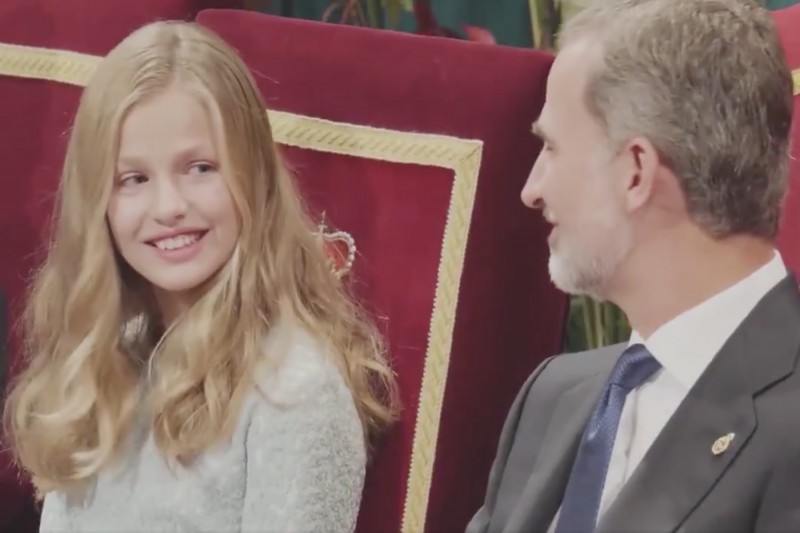 <p>Leonor de Borbón y Felipe VI durante los premios Princesa de Asturias de 2020.</p>