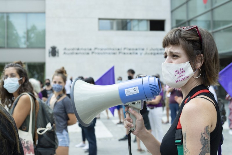 <p>Concentración celebrada el 22 de septiembre frente a la Ciudad de la Justicia de Valencia por el juicio celebrado ese día.</p>