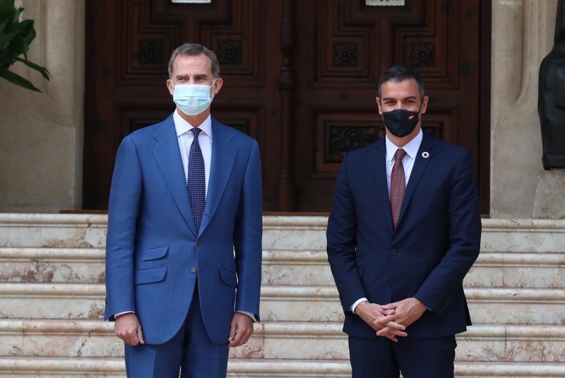 <p>El rey Felipe VI recibe al presidente Pedro Sánchez en Marivent (Agosto 2020).</p>