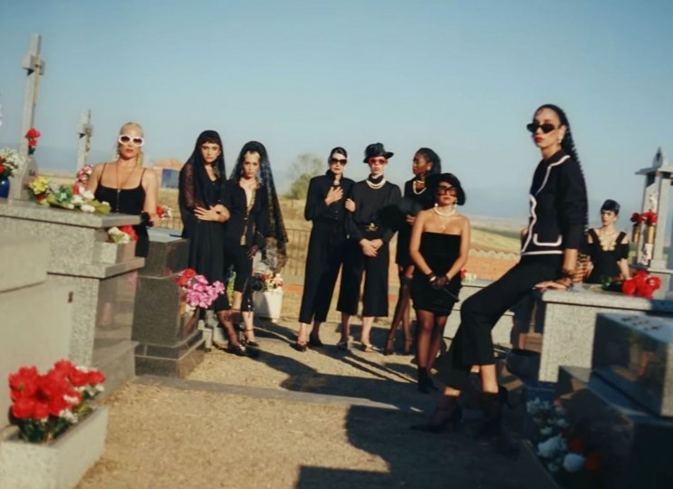 <p>Fotograma del videoclip Demasiadas mujeres de C. Tangana.</p>