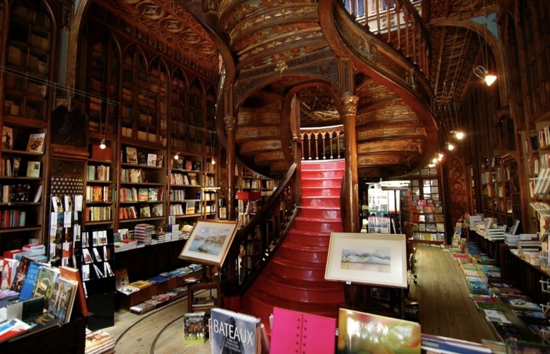 <p>Livraria Lello e Irmao (Oporto, Portugal).</p>