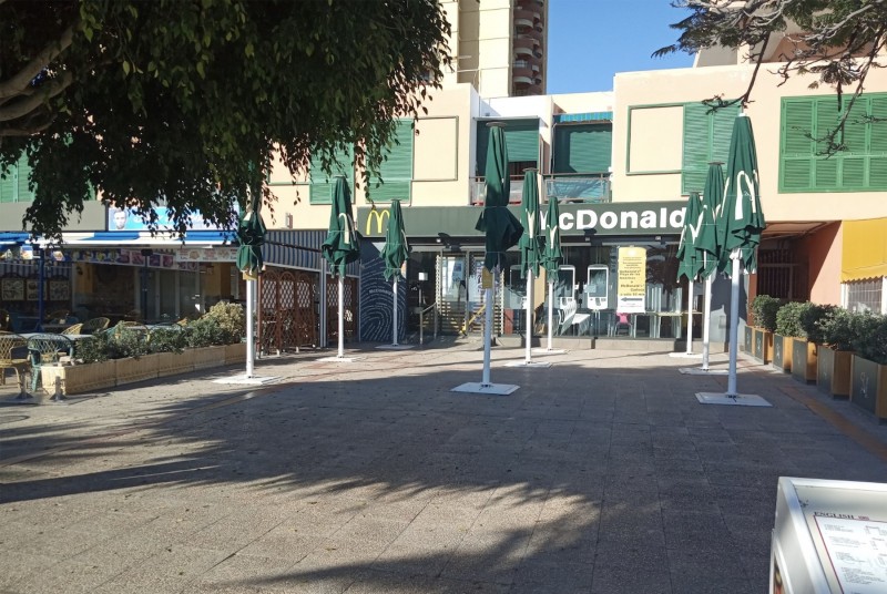 <p>McDonald's en Los Cristianos (Tenerife) cerrado.</p>