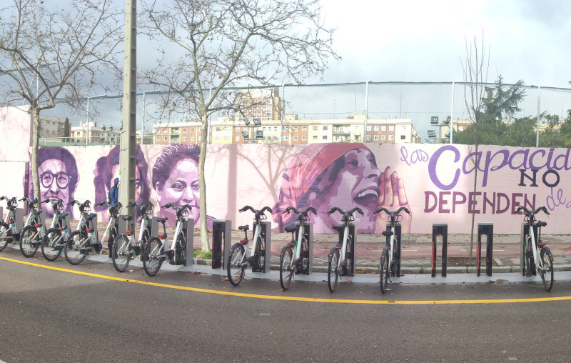 <p>Mural feminista en el polideportivo municipal de la Concepción, en Madrid.</p>