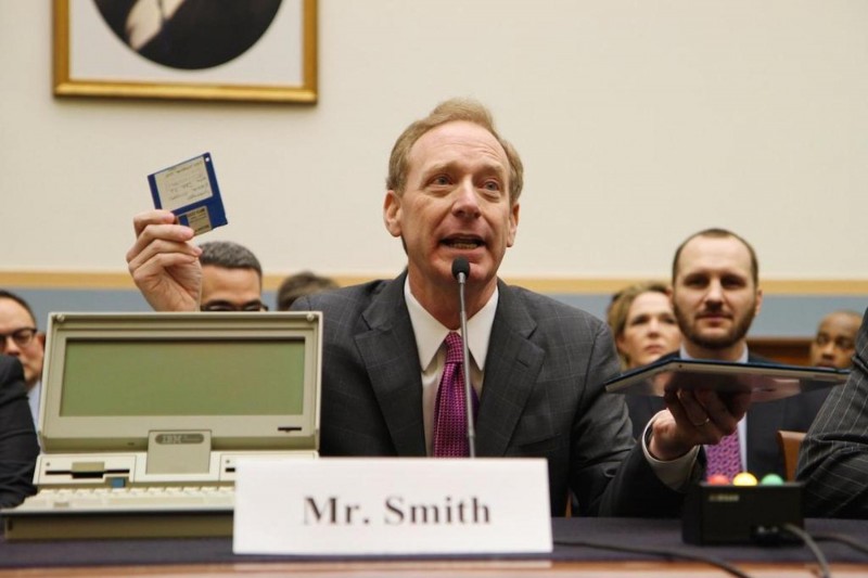 <p>Brad Smith, durante una comparecencia en el Congreso de los EE.UU.</p>