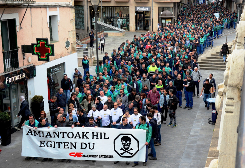 <p>Manifestación en la localidad guipuzkoana de Beasain contra la empresa CAF por el uso de amianto (2019).</p>