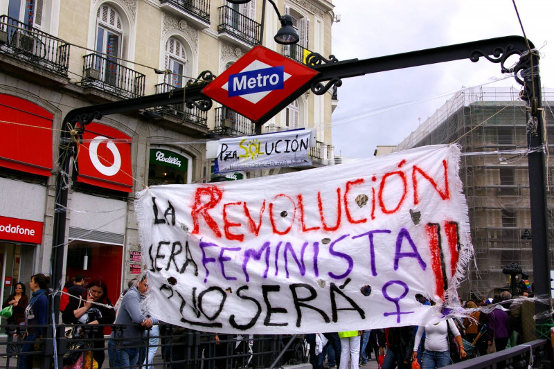 <p>Pancarta feminista en la acampada de Sol (Madrid) durante el 15M.</p>