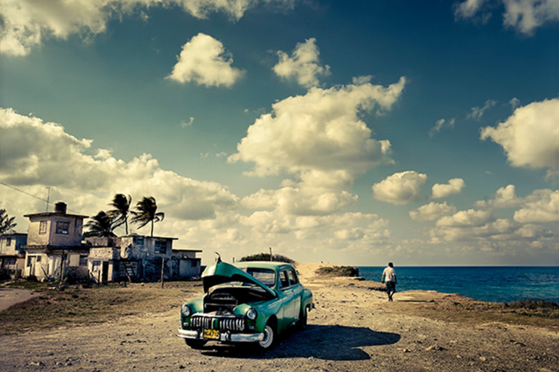 <p>Coche de los años 40/50 en playa de Guanabo (Cuba).</p>