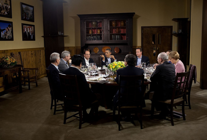 <p>Barack Obama presidiendo una cena con los principales líderes mundiales durante el G-8 (2012).</p>