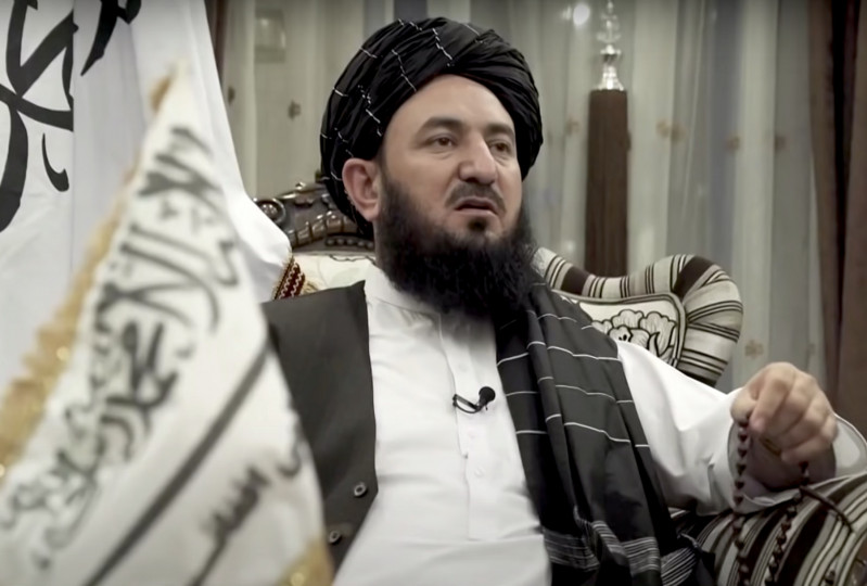 <p>Salahuddin Ayyubi, responsable militar talibán, durante una entrevista con la prensa tras tomar Kabul (Afganistán).</p>