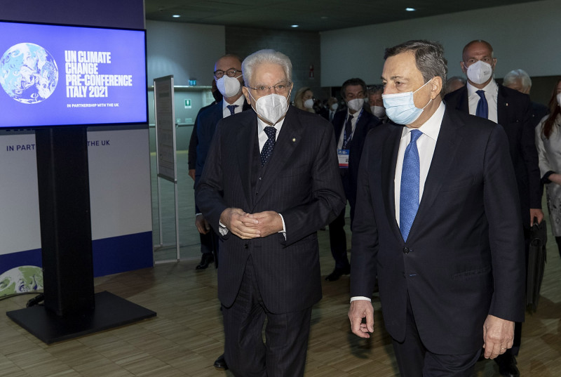 <p>El presidente de la República, Sergio Matarella, y el del Gobierno, Mario Draghi, en el evento Youth4Climate: Driving Ambition en Milán.</p>
