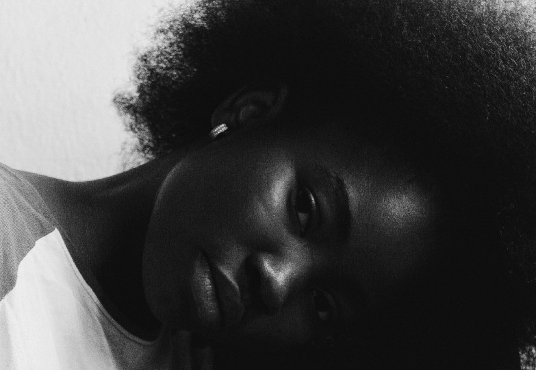 <p>Retrato de una joven nigeriana.</p>