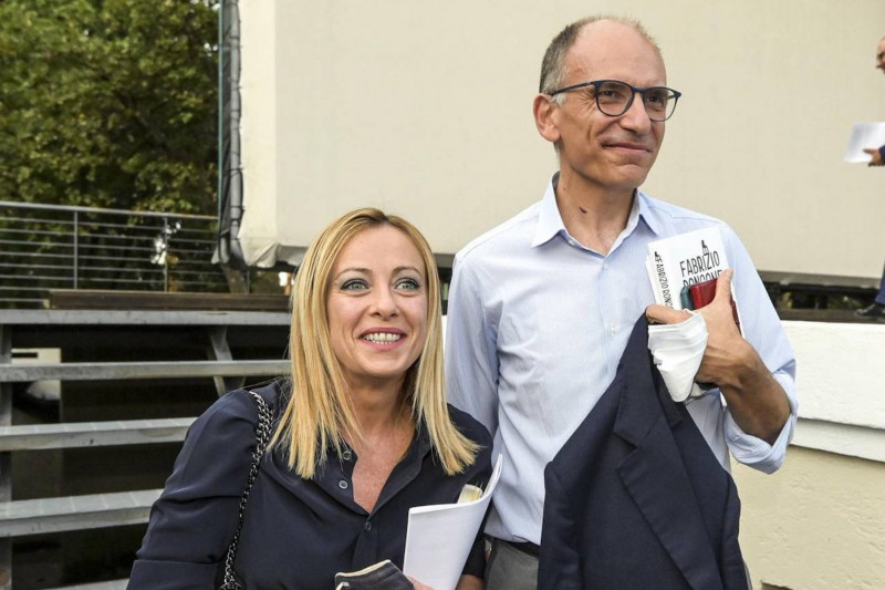 <p>Giorgia Meloni junto a Enrico Latta, durante una conferencia en Roma. </p>