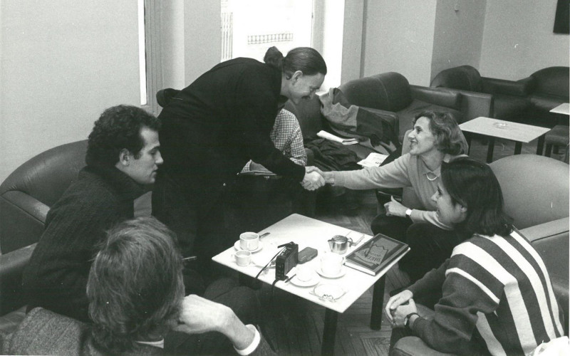<p>Entrevista entre Krzysztof Wodidczko y Manuela Carmena durante la preparación de El sueño imperativo. CBA. 1991.</p>