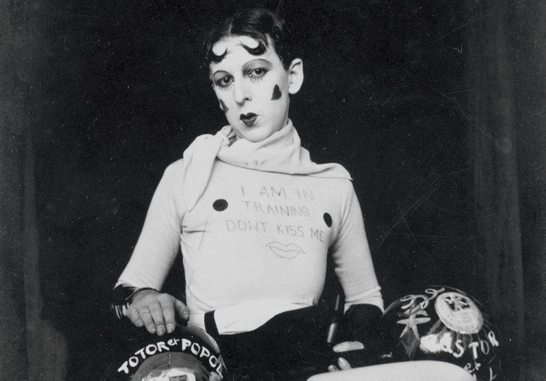 <p>Fragmento de un autorretrato de Claude Cahun en 1927.</p>