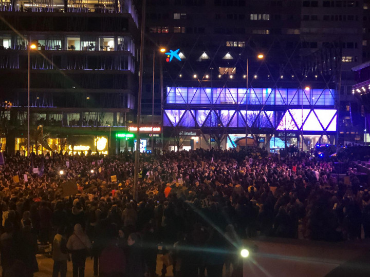 <p>La cabecera de la manifestación del 8M llega a Colón.</p>