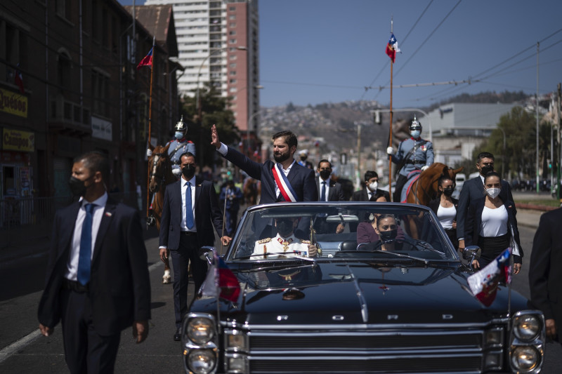 <p>Gabriel Boric se trasladó a La Moneda en un Ford Galaxy descapotable, el coche oficial de Salvador Allende.</p>