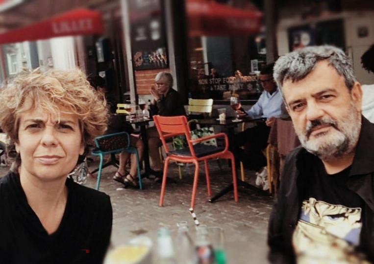 <p>Gloria Elizo y Pablo M. Fernández Alarcón, autores del libro ‘El emérito de las cloacas’, publicado por Escritos Contextarios. </p>