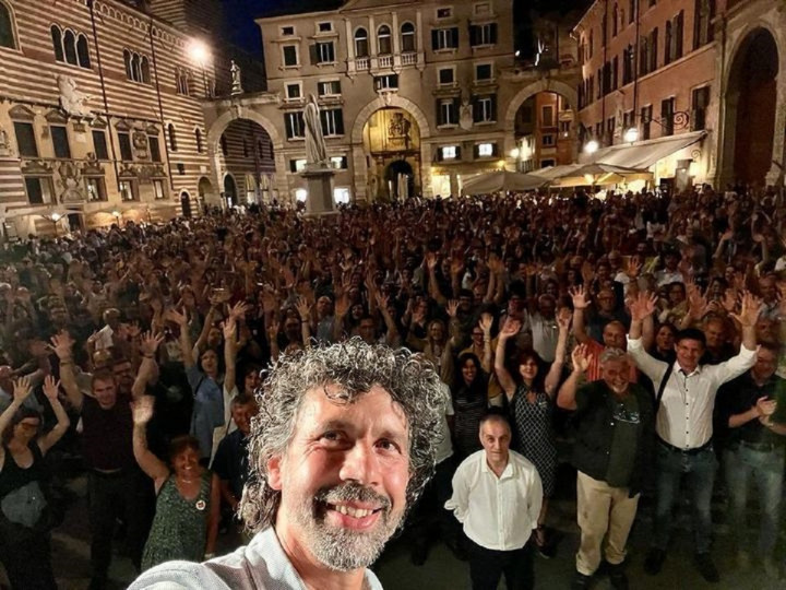 <p>Damiano Tommasi en un acto de la campaña electoral para la alcaldía de Verona.</p>