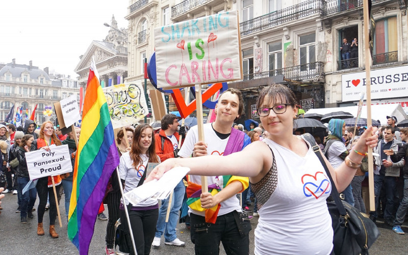 <p>Reivindicación del poliamor en el Orgullo de Bruselas de 2015.</p>