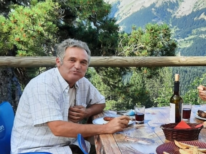 <p>José Ramón Escalona, en su refugio.</p>