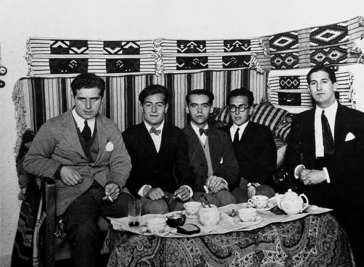 <p>De izqa. a dcha., Eaton-Daniel, Juan Centeno, Federico García Lorca, Emilio Prados y Pepín Bello, en 1924. </p>