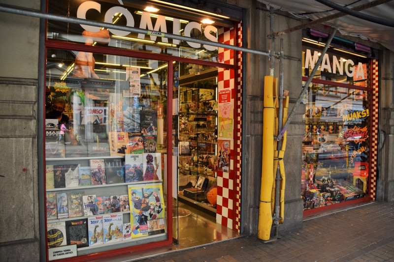 <p>Escaparate de una tienda de cómics en Barcelona. </p>