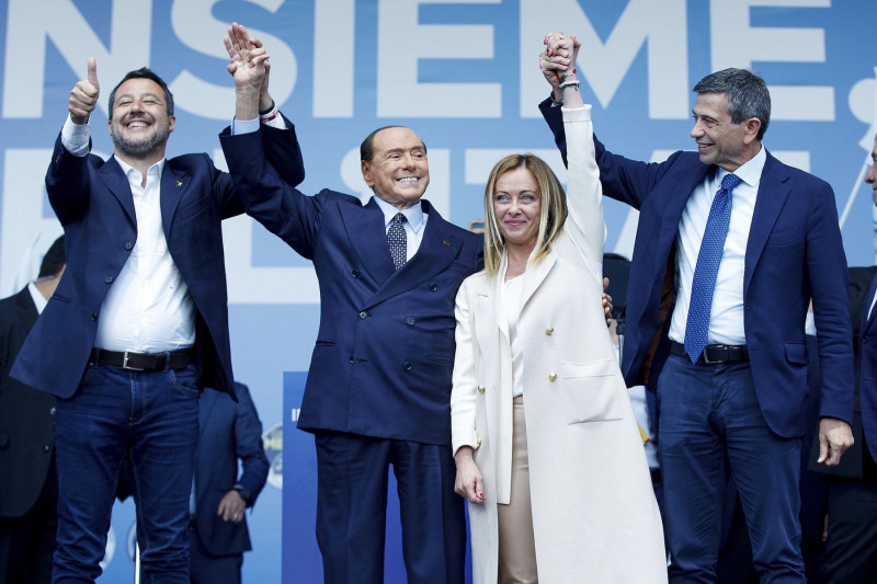 <p>Matteo Salvini, Silvio Berlusconi y Giorgia Meloni, durante el último mitin electoral del pasado 22 de septiembre.</p>