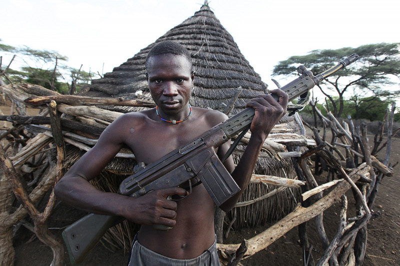 <p>Imagen de un combatiente sudanés con su rifle en 2011. </p>