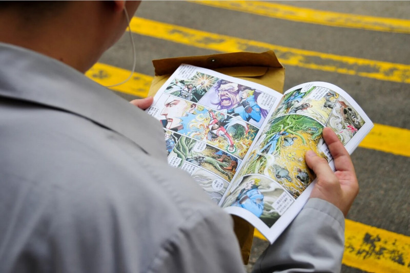 <p>Imagen de archivo de una persona leyendo un cómic.</p>
