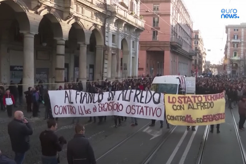 <p>Protesta en Roma contra las condiciones del preso Alfredo Cospito.</p>