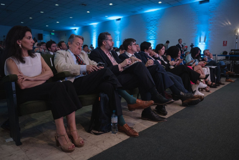 <p>Rocío Monasterio y Hermann Terstch durante la ponencia del opositor cubano Orlando Gutiérrez en el encuentro celebrado en Lima.</p>