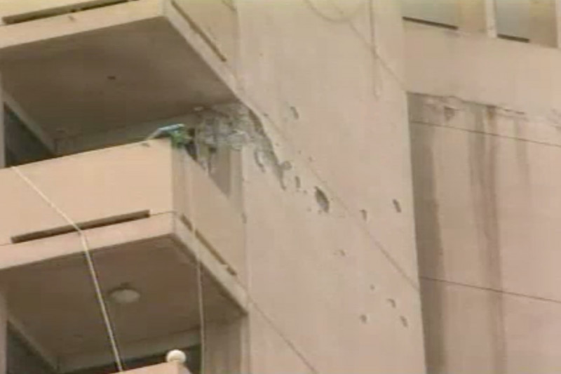 <p>Fachada del hotel Palestina de Bagdad tras ser atacado por el ejercito norteamericano, en abril de 2003.</p>