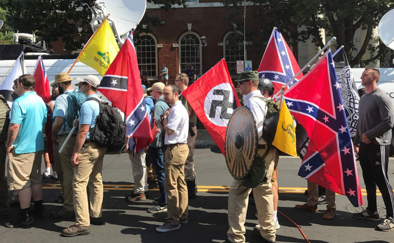 <p>Manifestantes neonazis en 2017 en Charlottesville, Estados Unidos. <strong>/ Anthony Crider</strong></p>