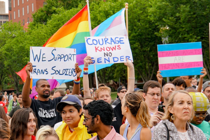 <p>Protesta en Washington DC (EE.UU.) contra las políticas antitrans de Trump en julio de 2017. / <strong>Ted Eytan (Wikimedia)</strong></p>