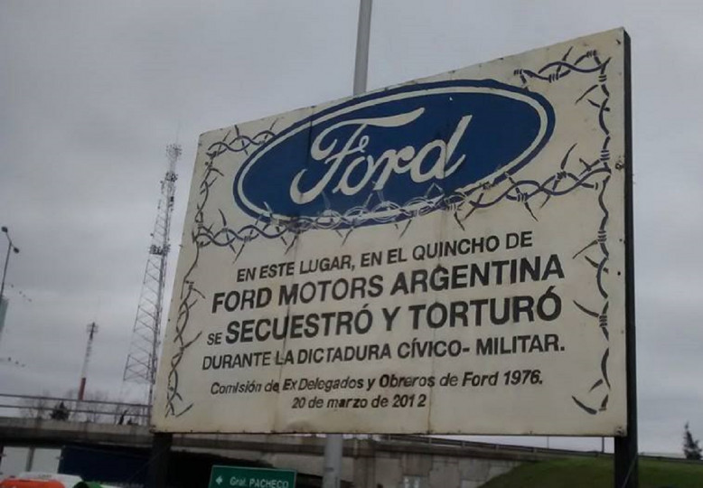 <p>Cartel colocado a la entrada de la planta Ford en General Pacheco (Argentina). <strong>/ rrss</strong></p>