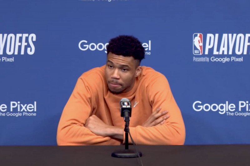 <p>Giannis Antetokounmpo, durante la rueda de prensa del pasado 26 de abril. <strong>/ NBA</strong></p>