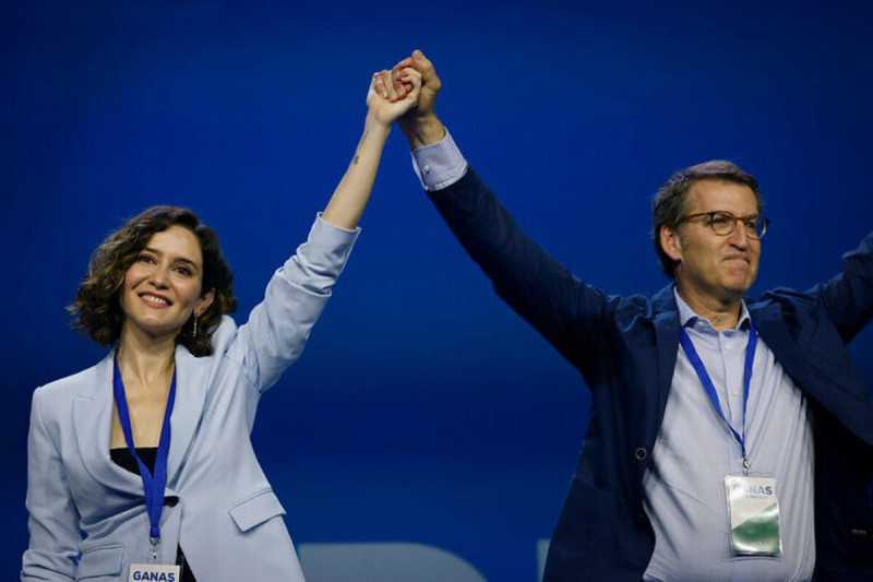 <p><em>Díaz Ayuso y Feijóo durante un acto de campaña. </em>/ <strong>PP Madrid</strong></p>