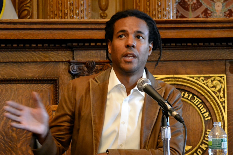 <p><em>Colson Whitehead en el Festival del Libro de Brooklyn de 2011.</em> /<strong> Editrrix</strong></p>