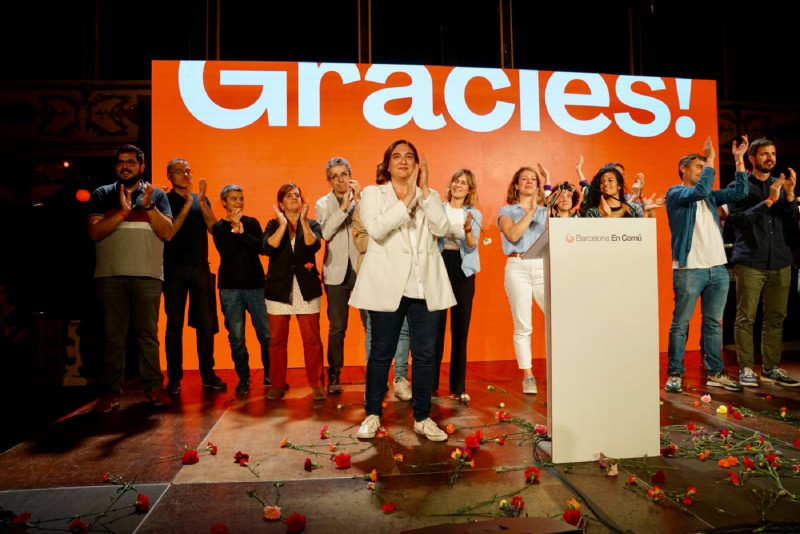 <p>Ada Colau agradece a los votantes en la noche electoral. <strong>Foto:</strong> <strong>Twitter Barcelona En Comú</strong></p>