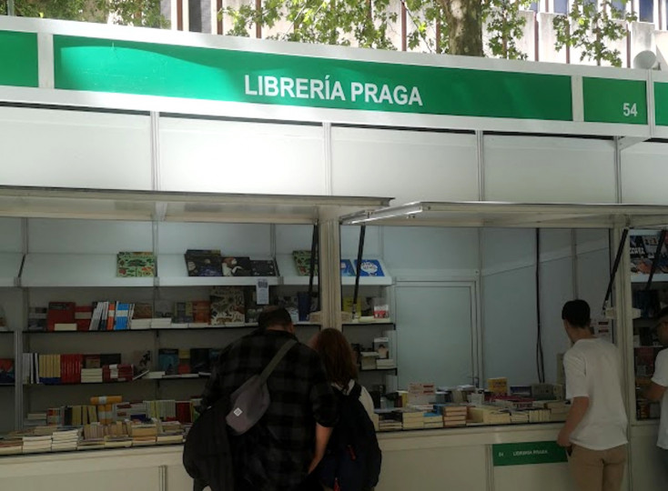 <p>La caseta de la librería Praga en la Feria del Libro de Granada, escenario de este relato.</p>