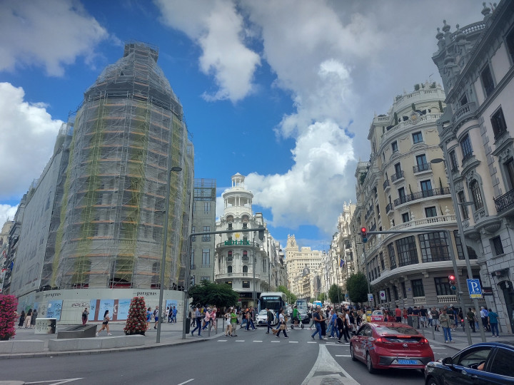 <p>Confluencia entre las calles Gran Vía y Alcalá en Madrid. /<strong> R.A. </strong></p>