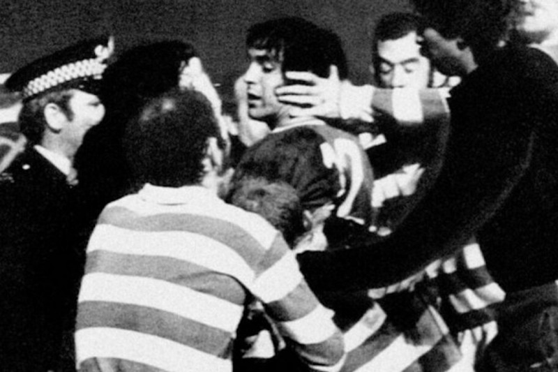 <p>Tras el pitido final, los jugadores del Atlético fueron agredidos y la policía intervino con dureza. / <strong>The </strong><strong>Celtic Wiki</strong></p>