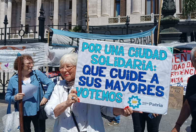 <p>Concentraciones frente al Congreso en la ciudad de Buenos Aires el pasado 14 de noviembre pidiendo el voto para el candidato Massa. / <strong>C.H. de F.</strong></p>